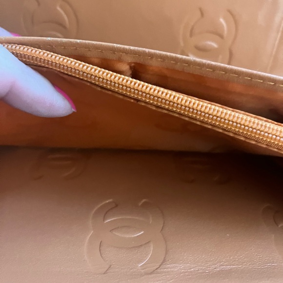 Chanel quilted Zippy wallet - Picture 14 of 16